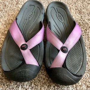 Keen toe sandals